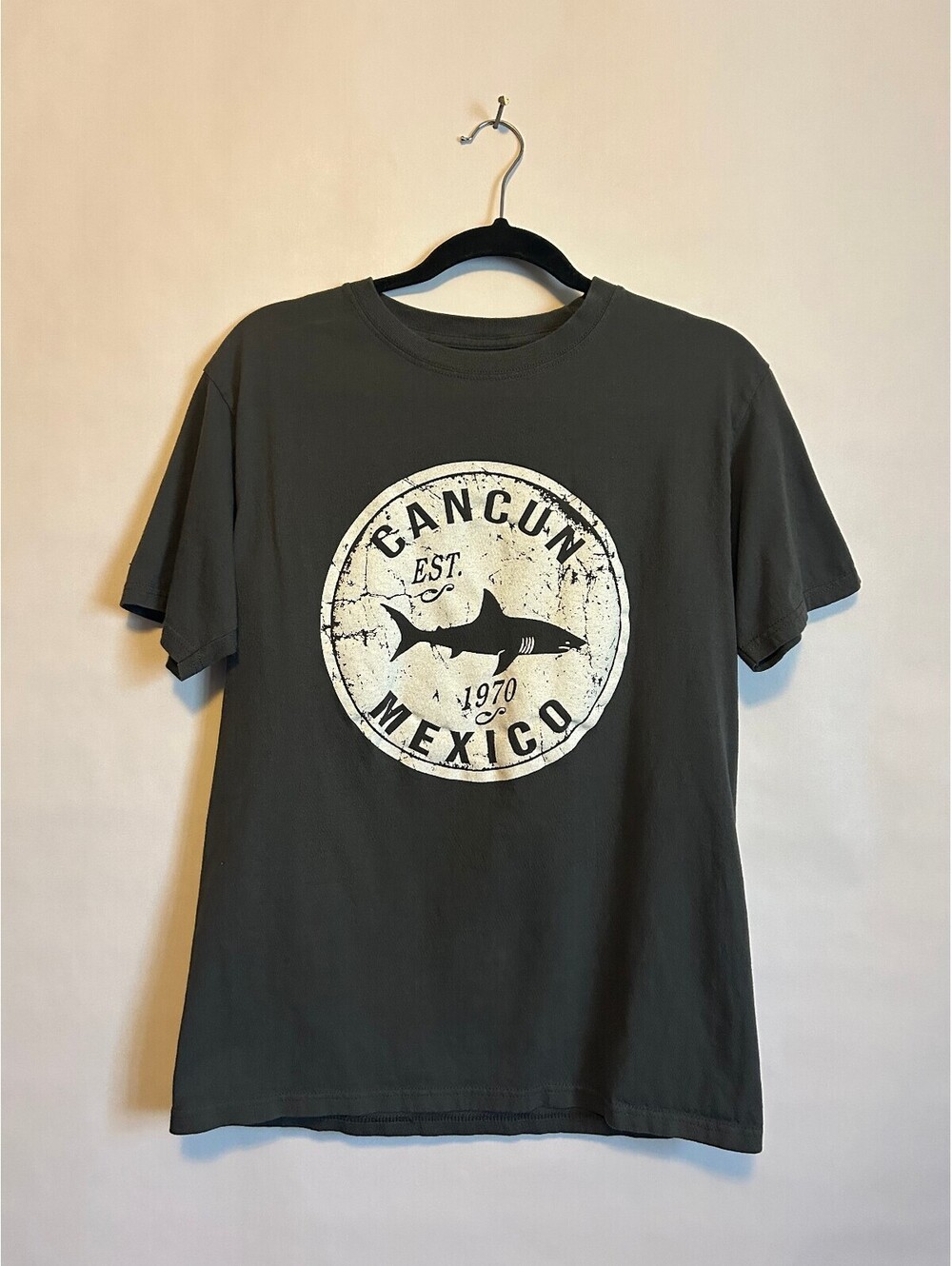 Los Cinco Soles Cancun, Mexico Shark T-Shirt M